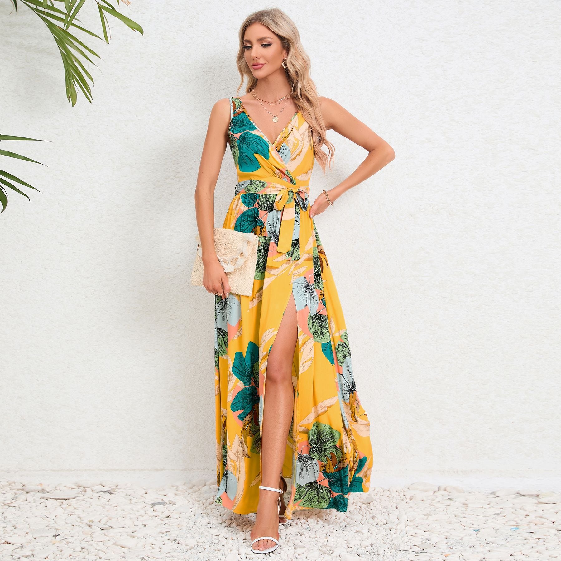 Blossom Elegance – Geblümtes Kleid mit V-Ausschnitt